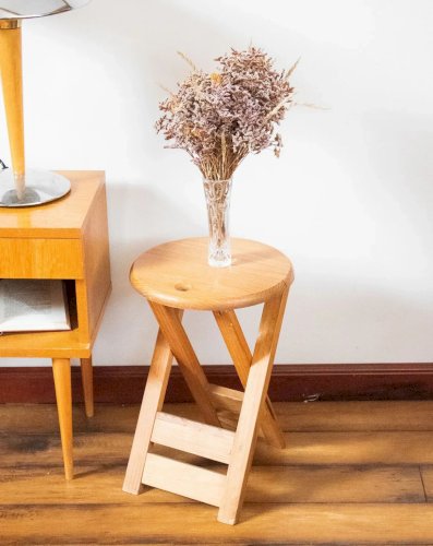 Axel, le tabouret pliable en bois N°544