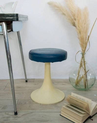 Axel, le tabouret Tulipe en cuir N°588