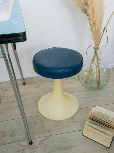Axel, le tabouret Tulipe en cuir N°588