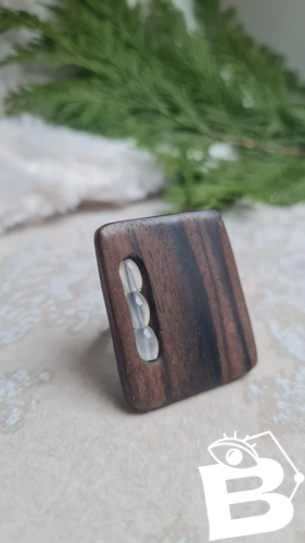 Bague ajustable en bois cristal de roche signée Nature