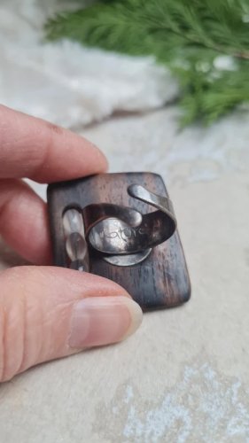 Bague ajustable en bois cristal de roche signée Nature