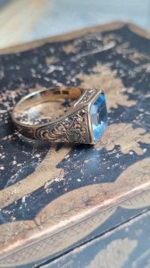 Antique ring in 333 gold (8 carats) and sapphire - large size