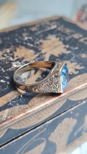 Bague ancienne en or 333 ( 8 carats ) et saphir- grande taille