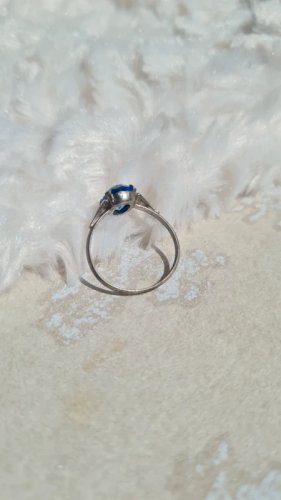 Bague Art Deco en  argent avec marcassites et zirconium bleu