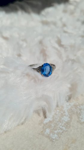 Bague Art Deco en  argent avec marcassites et zirconium bleu