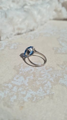 Bague  Art Déco en  argent et zirconium bleu