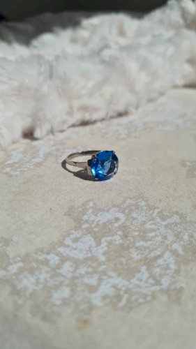 Bague  Art Déco en  argent et zirconium bleu