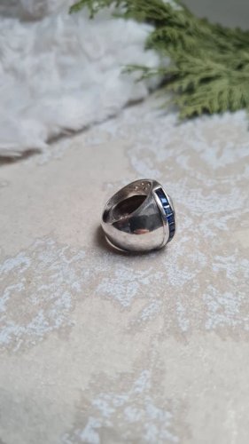 Bague art déco Tank en argent avec saphir bleu et zirconium