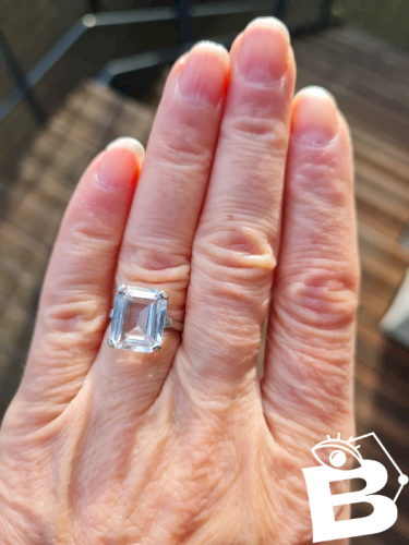 Bague en argent ancienne avec un saphir blanc - poinçon crabe