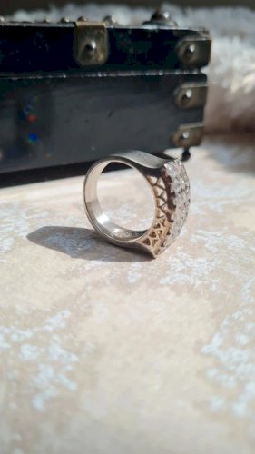 Bague en argent avec des strass taille 56 vintage