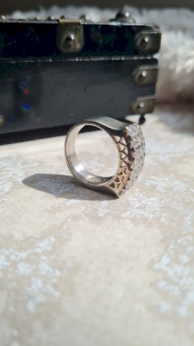 Bague en argent avec des strass taille 56 vintage