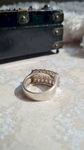 Bague en argent avec des strass taille 56 vintage