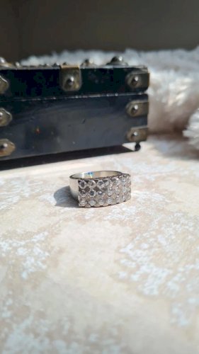 Bague en argent avec des strass taille 56 vintage