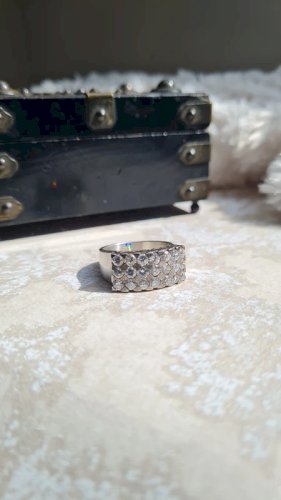 Bague en argent avec des strass taille 56 vintage