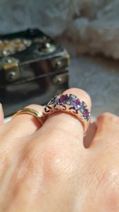 Bague en argent avec strass et pierres
