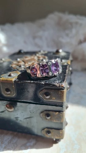 Bague en argent avec strass et pierres