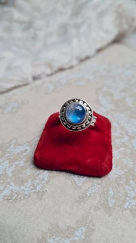 Bague en argent  avec une pierre Kyantie