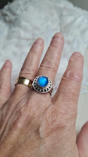 Bague en argent  avec une pierre Kyantie