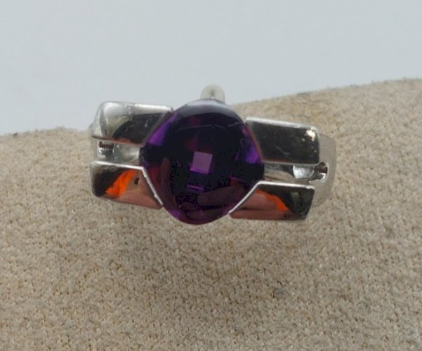 Bague en argent massif, pierre mauve