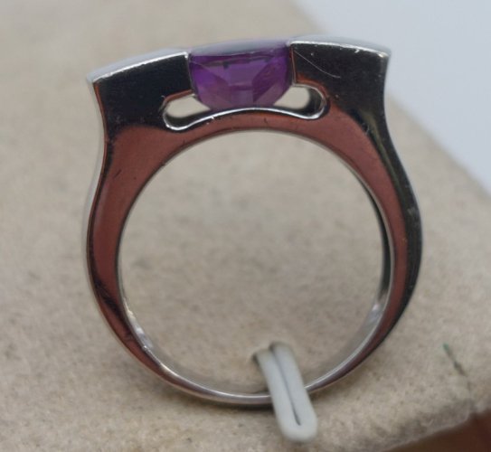 Bague en argent massif, pierre mauve