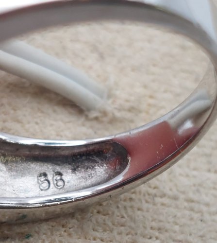Bague en argent massif, pierre mauve
