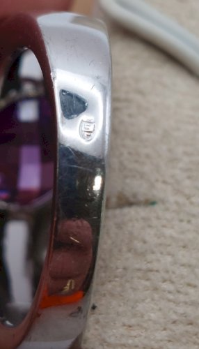 Bague en argent massif, pierre mauve
