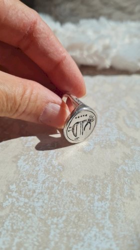 Bague en argent signée? TAILLE 50