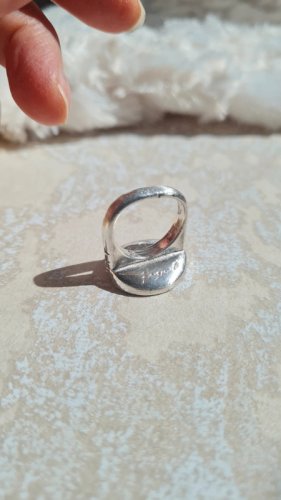 Bague en argent signée? TAILLE 50