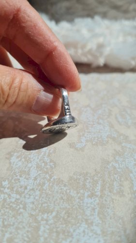 Bague en argent signée? TAILLE 50