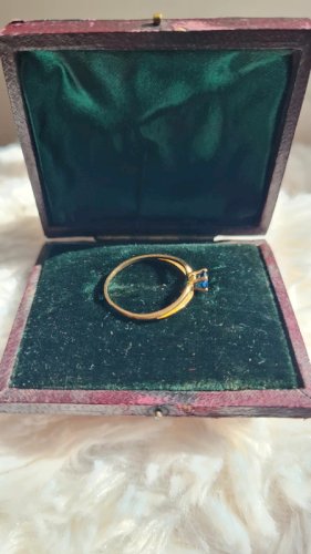 Bague en or et saphir bleu