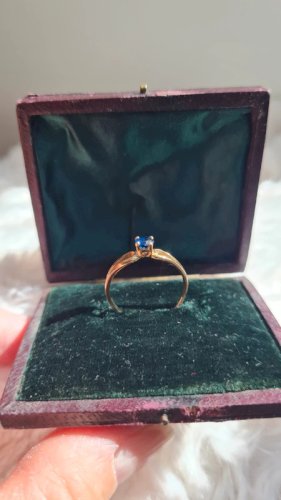 Bague en or et saphir bleu