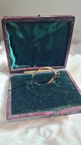 Bague en or et saphir bleu