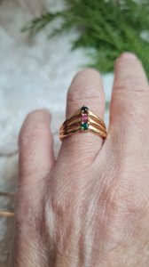 Gold-plated ring with sapphires