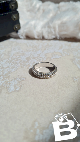 Bague fantaisie avec strass