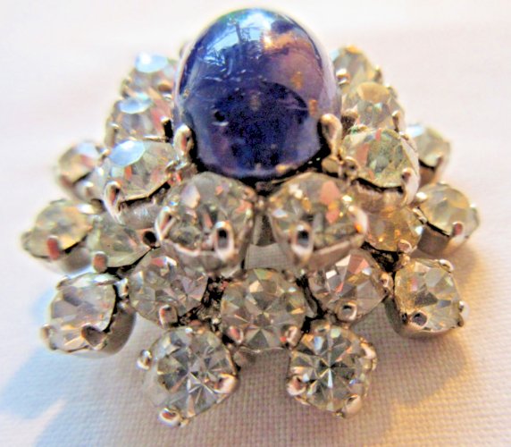 Bague femme, pierre bleue en dôme entourée de strass façon diamants