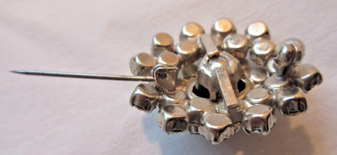 Bague femme, pierre bleue en dôme entourée de strass façon diamants