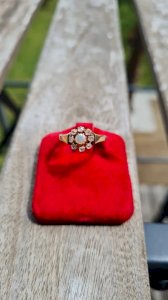 Antique daisy ring in gold - diamonds and pearl