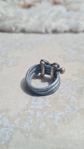 Bague Nœud et lanière en cuir