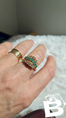 Bague vintage avec des zirconiums