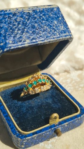 Bague vintage avec des zirconiums