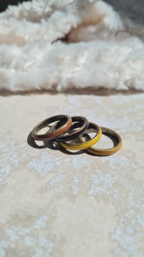 Bagues en laiton et émaillées moutarde à marron