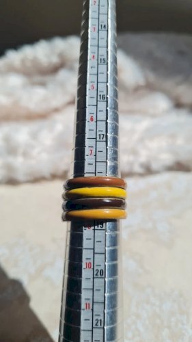 Bagues en laiton et émaillées moutarde à marron