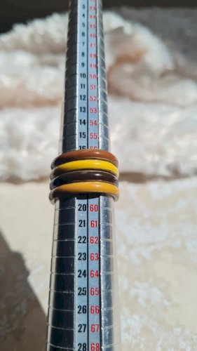 Bagues en laiton et émaillées moutarde à marron