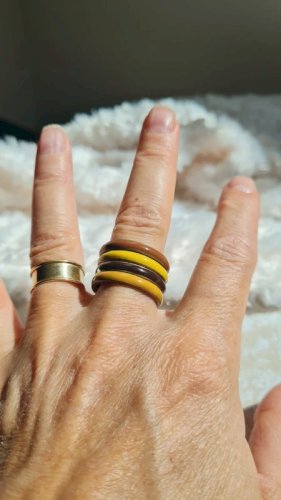 Bagues en laiton et émaillées moutarde à marron