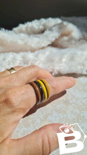 Bagues en laiton et émaillées moutarde à marron