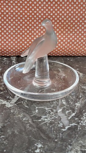 BAGUIER A LA COLOMBE LALIQUE EN CRISTAL