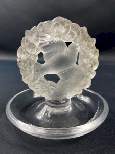 Ring featuring a titmouse and a laurel crown in crystal signed LALIQUE.