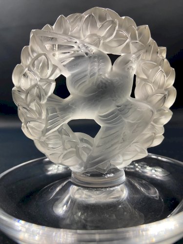 Baguier à la mésange et à la couronne de lauriers en cristal signé LALIQUE