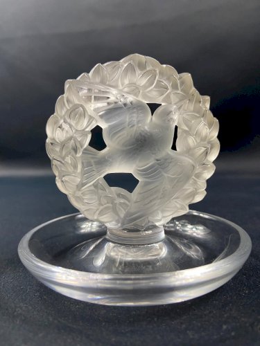 Baguier à la mésange et à la couronne de lauriers en cristal signé LALIQUE