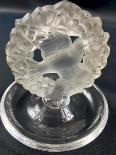 Baguier à la mésange et à la couronne de lauriers en cristal signé LALIQUE